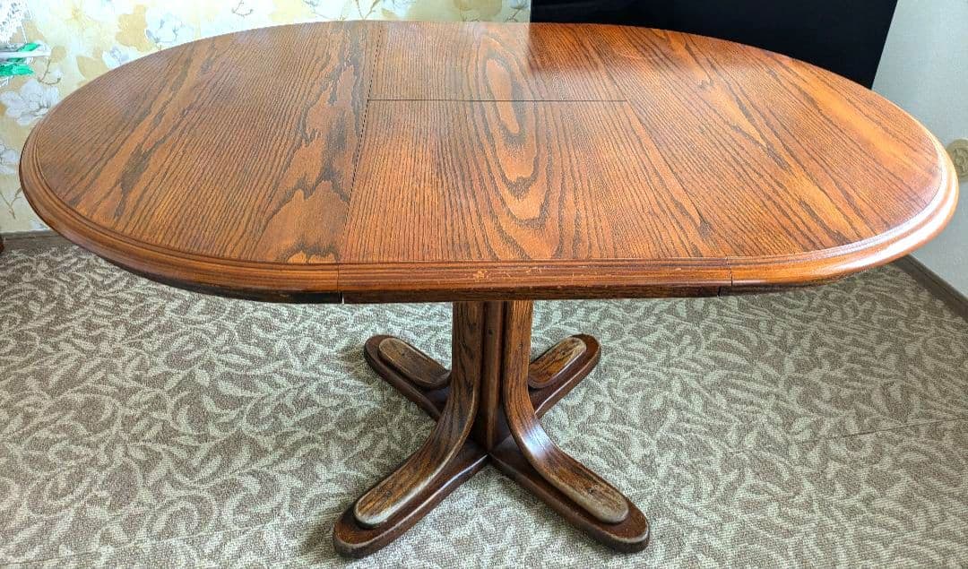 はらっぱ様　シンリー　伸長式ダイニングテーブル　カントリー調　木製　円形机 Shin Lee（シンリー）の伸長式ダイニングテーブルです。アンティーク調