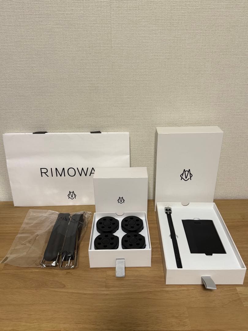 【新品】RIMOA リモア　クラシック ハンドル　キャスター　ネームタグ うっとりする美しさとキャスターの滑りが秀逸』 リモワ クラシック