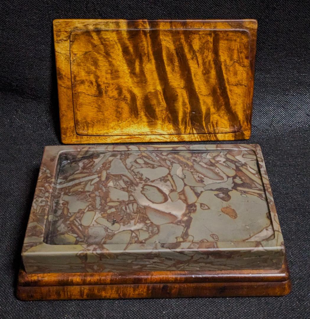 豆斑玉石の古硯 清代】◇茶紫の豆斑美石◇珍品◇黄楊木の天地蓋◇七吋