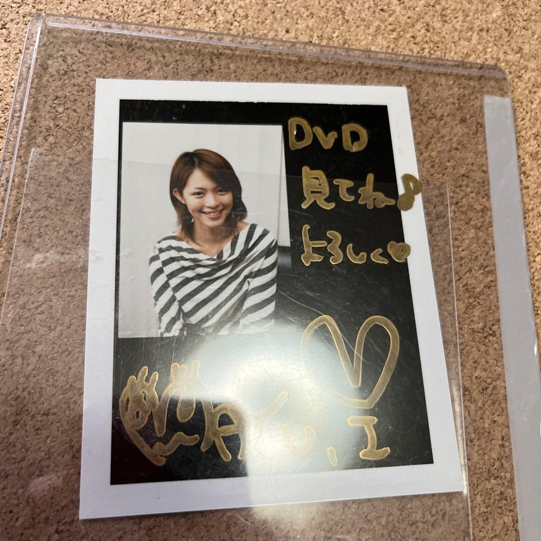 岩佐真悠子イワマユサイン入りポラロイド