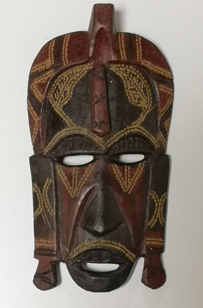 謎の木仮面 ケニアのお土産 アフリカンマスク 木製 赤黒装飾 - メルカリ