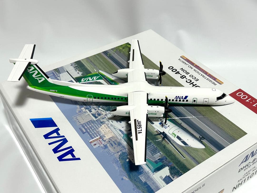 全日空商事 1/100 ANA DHC-8-400 NH11013 台座付き - メルカリ