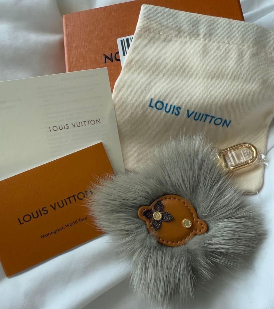 天然ファーバッグチャーム キーホルダーキーリング lv 6890 - メルカリ