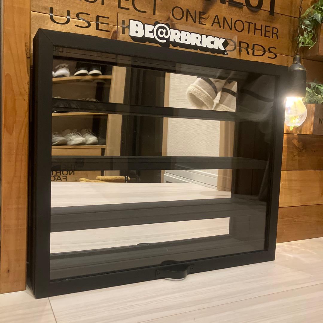 けん様専用 BE@RBRICK100％ 48体収納ケース 扉付 ベアブリック - メルカリ