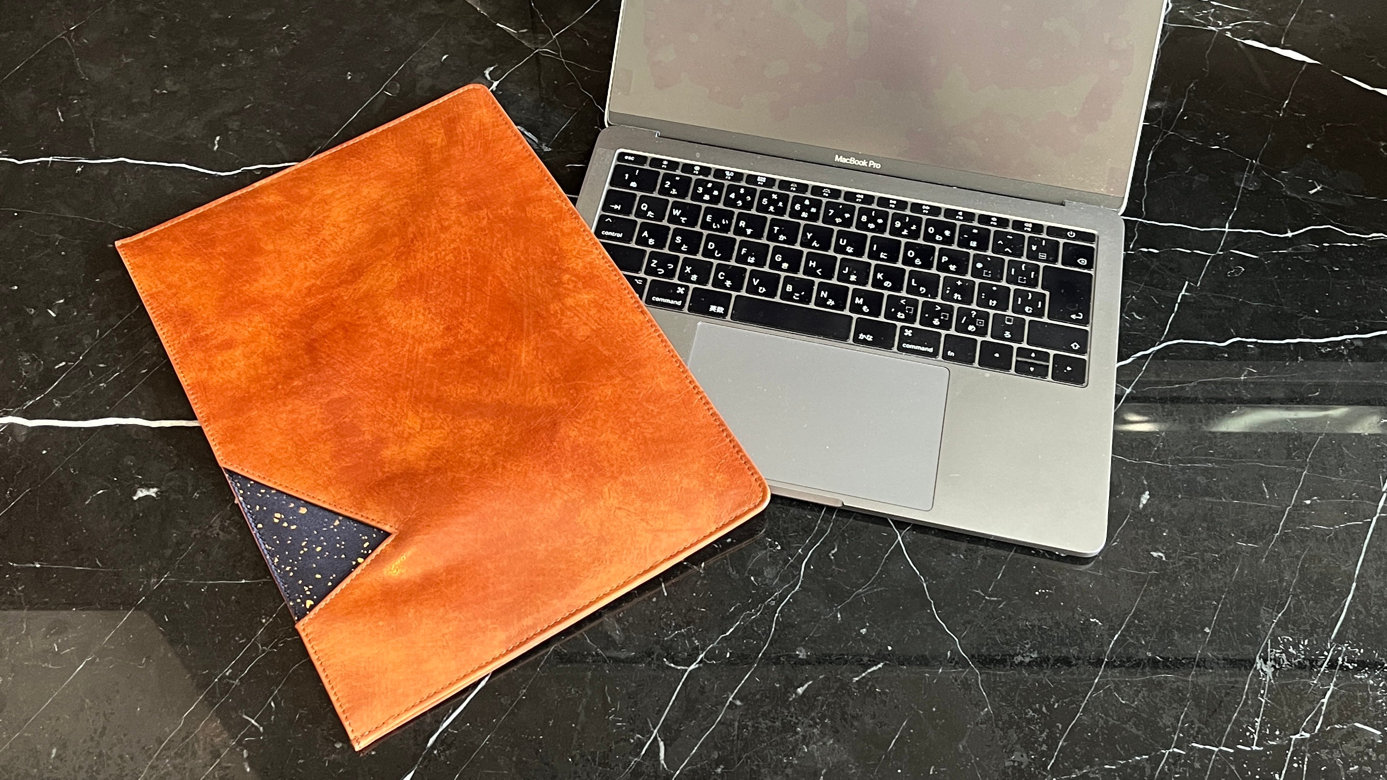 職人が作るPCケース【西陣織×本革】贅沢素材の融合が日本の伝統工芸を