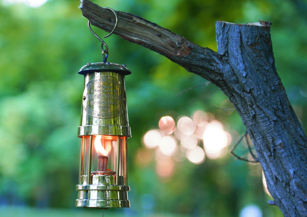 エイジングを楽しめる、職人が手作りする極上のマイナーズランプ「THE