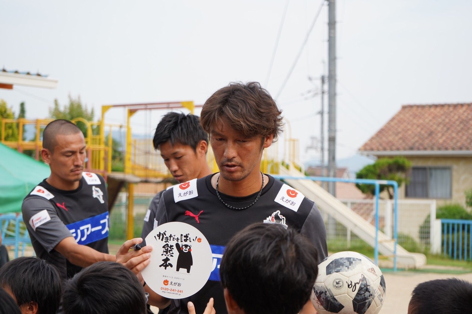 サッカー元日本代表 巻誠一郎 引退試合を開催し子供たちを無料招待