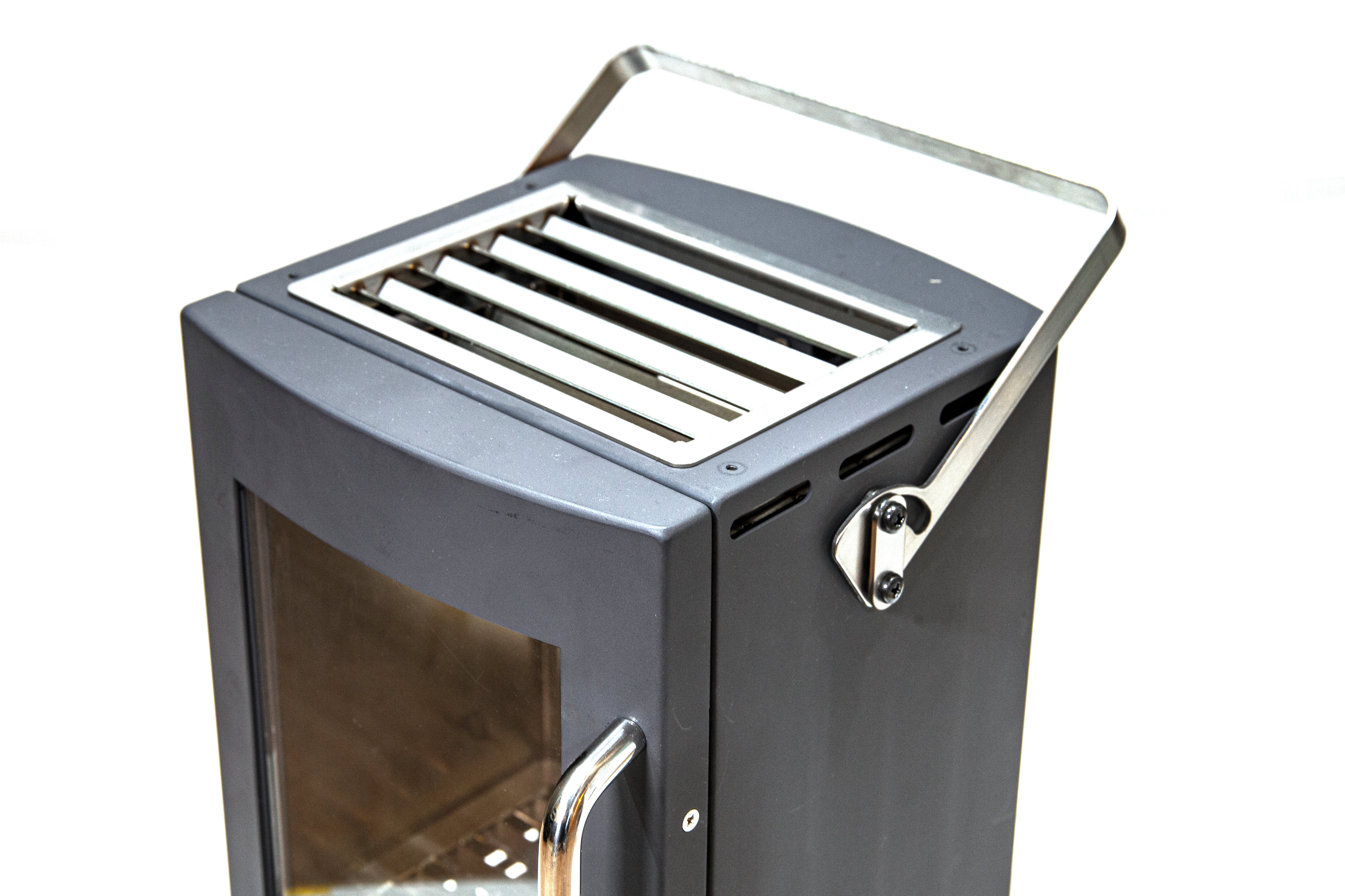 置けば、そこが暖炉の前になる。炭火を目で愉しむ、片手で連れ出せる