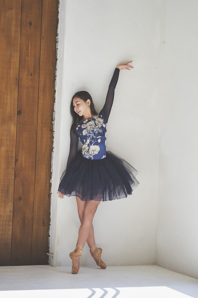 stina / type O square / Dahlia imperialis navy