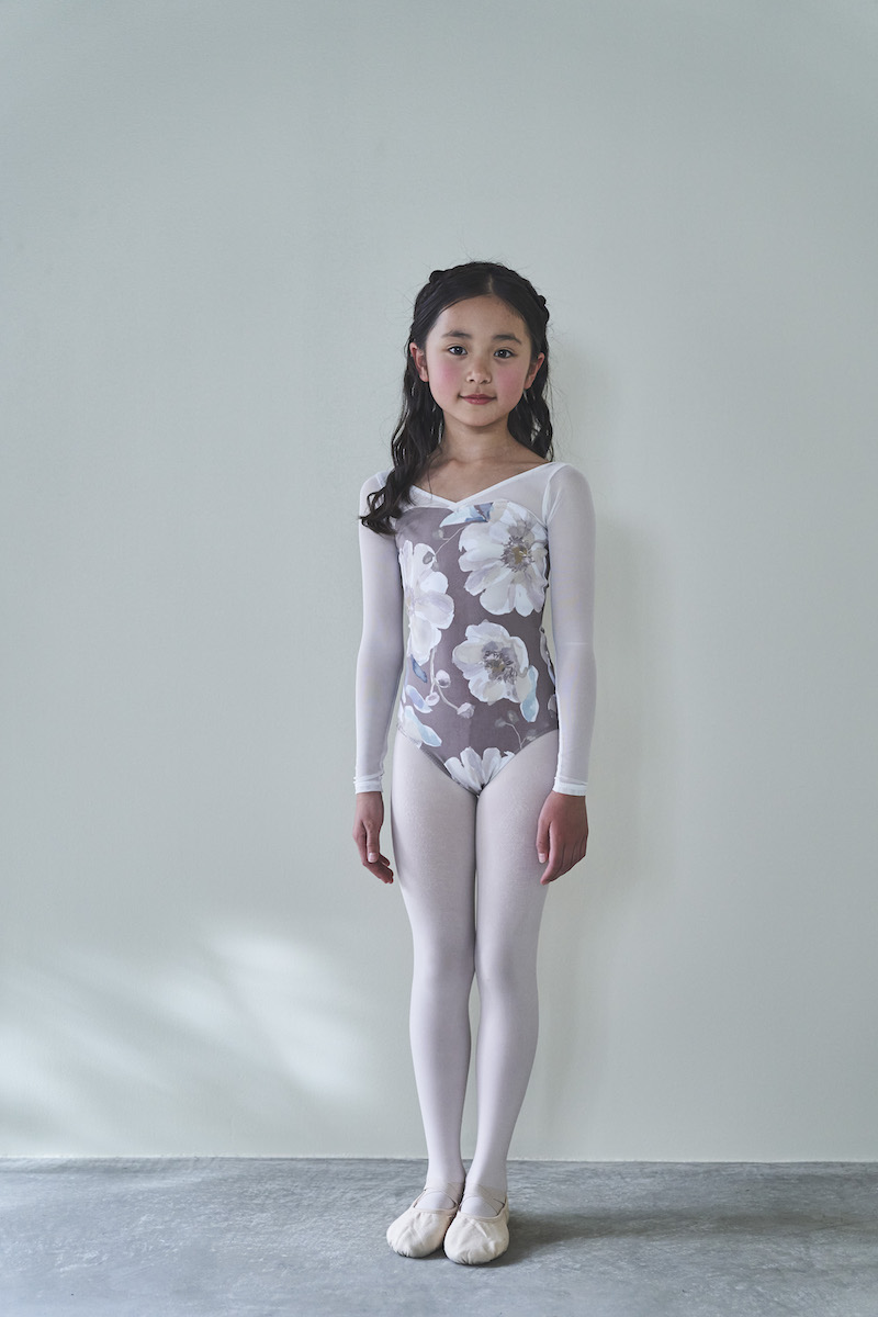 stina / type V lucky / big magnolia almond / girl