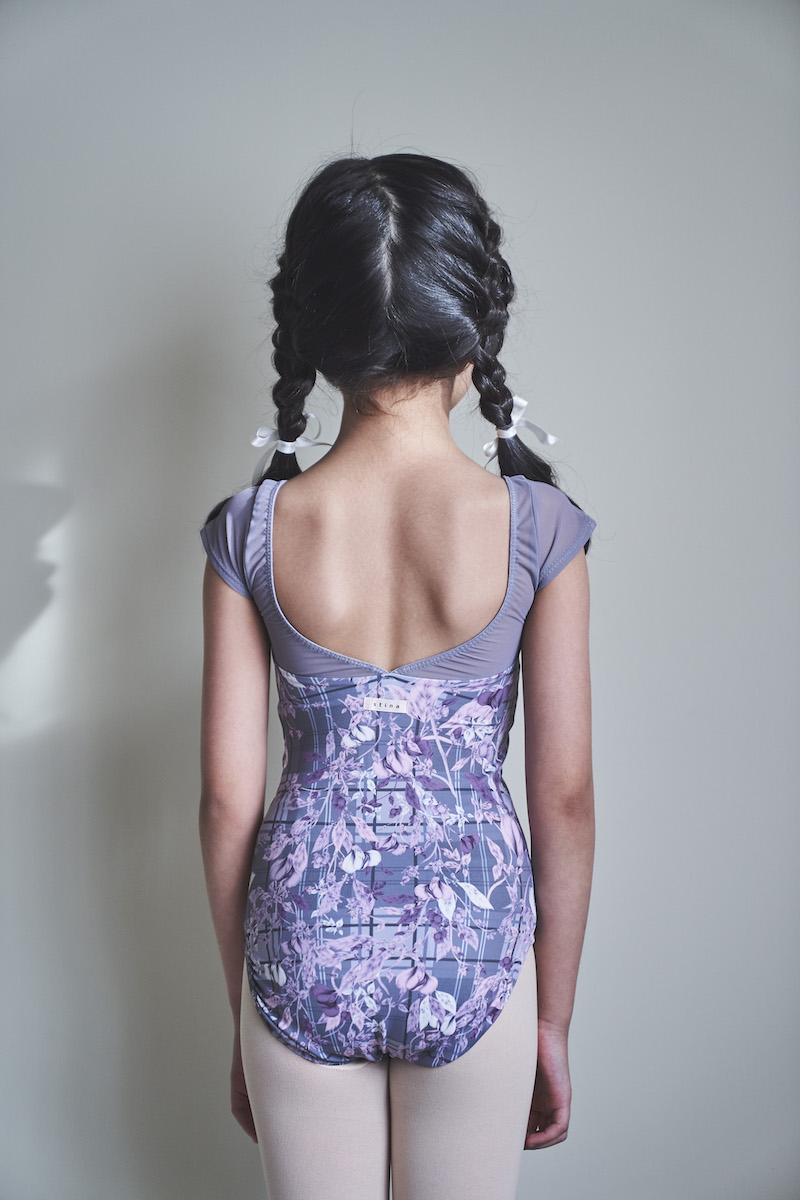 stina / type H half sleeve / hide and seek gray / girl