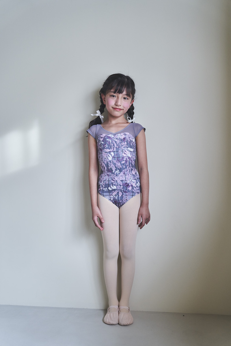 stina / type H half sleeve / hide and seek gray / girl