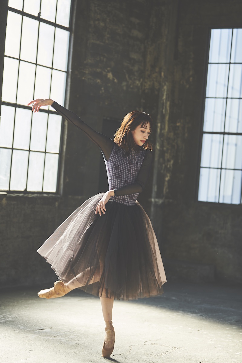 stina / type O square / little tulip black