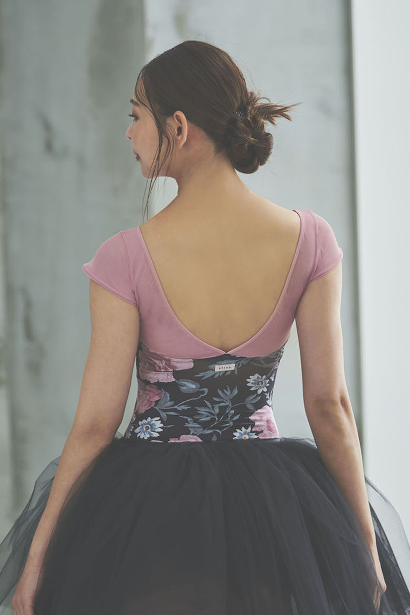 stina / type H half sleeve / old flower black