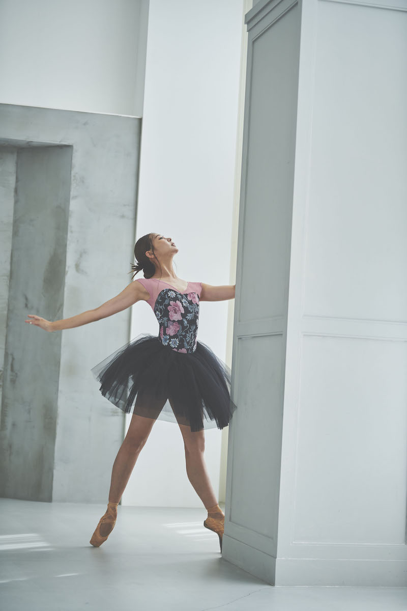 stina / type H half sleeve / old flower black