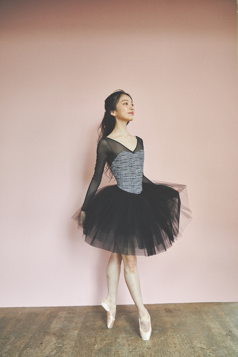 stina / type V lucky / black tweed